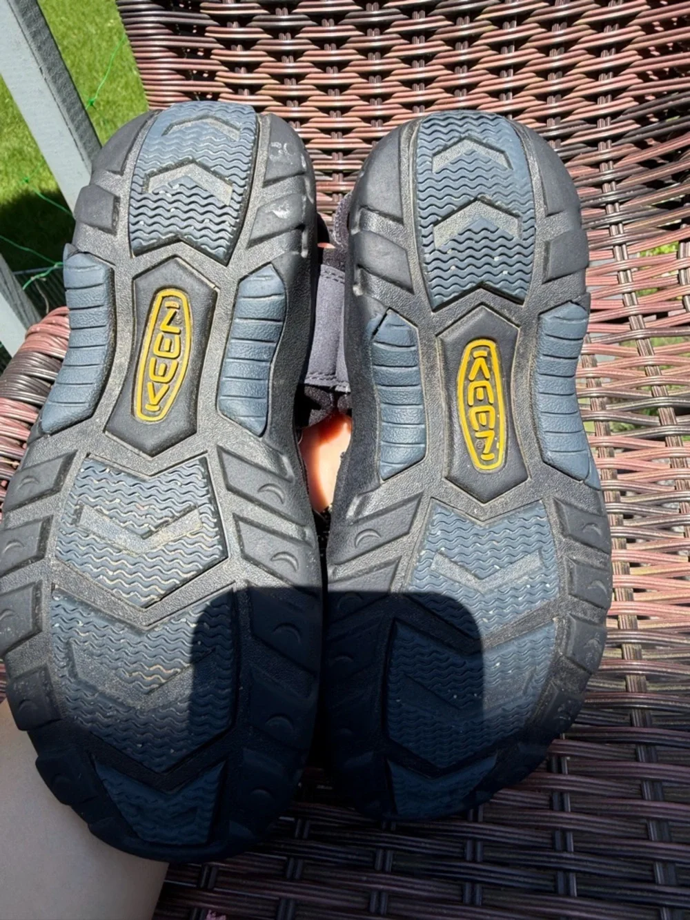 Keen Boys Size 1 Waterproof Sport Hiking Sandals Black 1006331